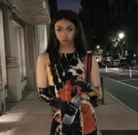 娱乐八卦吃瓜少女图片,揭秘“吃瓜少女”背后的娱乐八卦风云