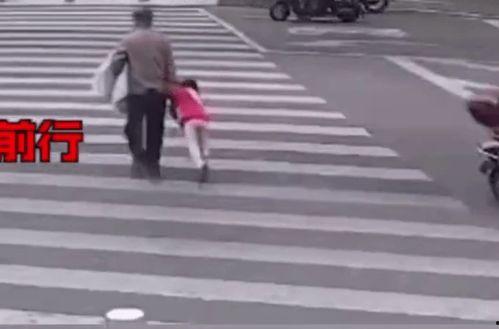 娱乐吃瓜酱爷爷闯红灯,娱乐吃瓜酱酱笑翻天