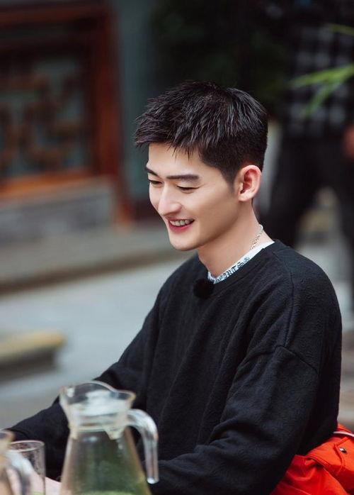 张翰吃瓜娱乐节目,瓜田李下，娱乐节目中的明星生活