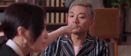 直播娱乐圈八卦吃瓜,直播吃瓜，揭秘明星幕后故事  第3张